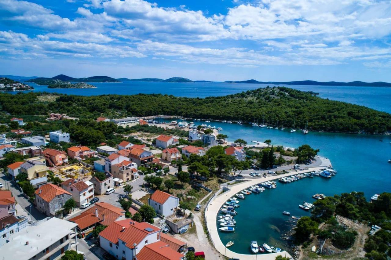 Apartmani Vinko Tribunj-Sovlje Tribalj Exterior foto