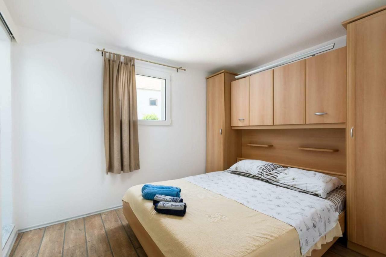 Apartmani Vinko Tribunj-Sovlje Tribalj Exterior foto